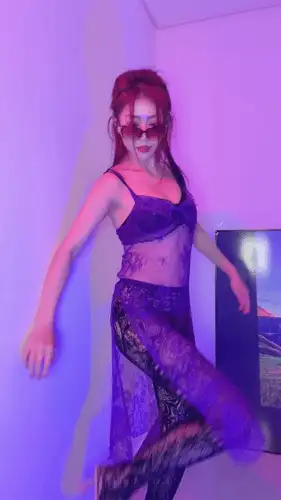 蜜桃馒头喷泉b