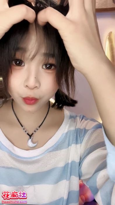 06小妞儿 黑白丝袜脸穴同框道具自慰预览图14