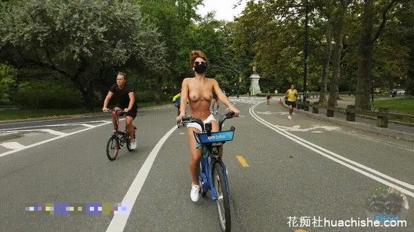 BralessForever 欧美户外人前露出预览图05