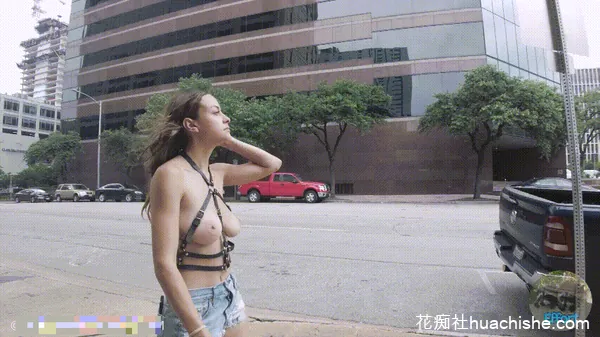 BralessForever 欧美户外人前露出预览图06