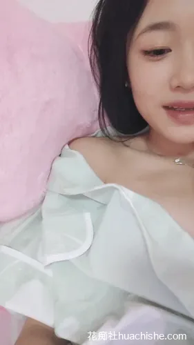 【顶点】甜美外加小风骚 黑丝扳穴自慰预览图13