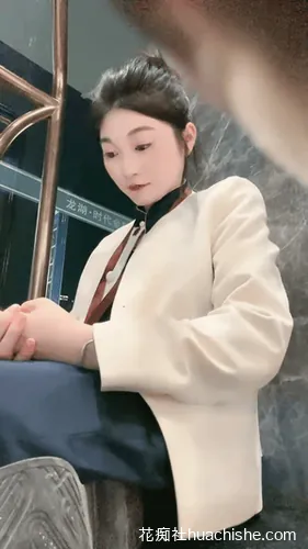 【诱惑巧克力】上班直播厕所大秀预览图03