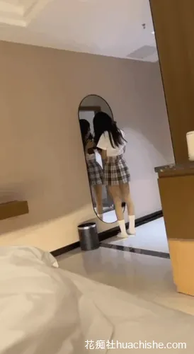 极品超嫩小美女【马丹妮】泄密预览图01