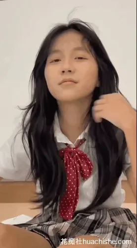 极品超嫩小美女【马丹妮】泄密预览图03
