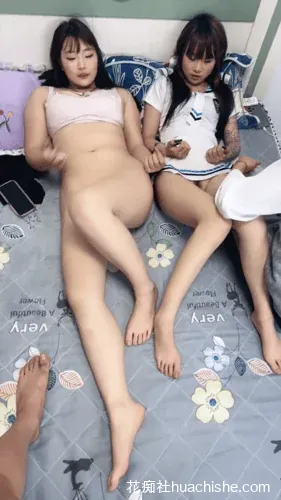 小师妹的蜜唇 无套骑乘后入群P内射预览图15