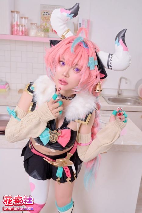 福利姬ZinieQ 各种Cosplay写真预览图04