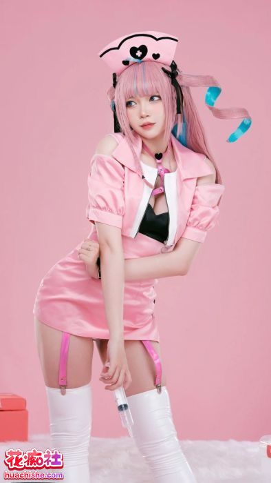 福利姬ZinieQ 各种Cosplay写真预览图07